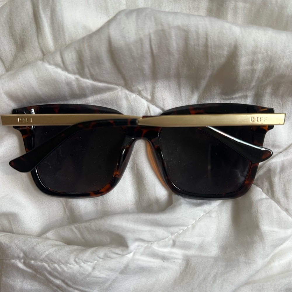 Diff Tortoise Shell Sunglasses - image 5